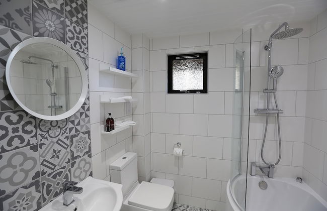 Cosy Modern Nordic Lodge w/ Loch View & Log Burner - Photo 2