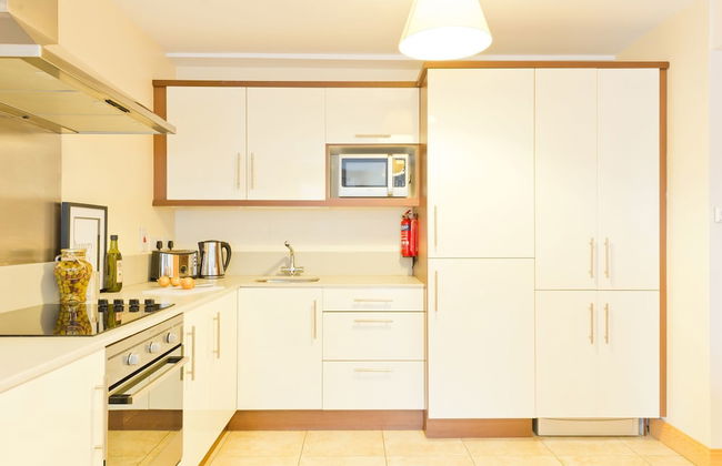 Broc House Suites - Photo 21