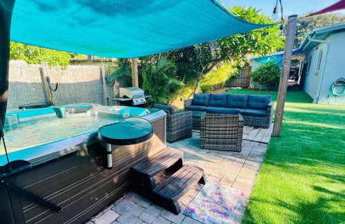 Luxury 2/2 private oasis w/Hot Tub walk to Beach - Foto 42