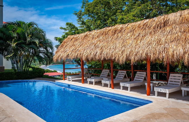 Elegant Oceanview Condo with Spacious Open-Concept Floor Plan and Inviting Beach Design - Foto 29