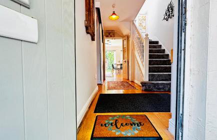 Inviting 2 Bed Guest House steps away from Ascot Racecourse 3 mins drive, 5 mins to Legoland, 12 mins to Windsor Castle Perfect for families & racegoers alike - Foto 18