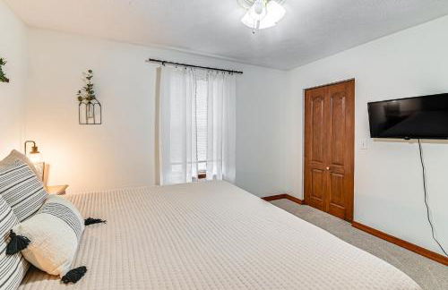 Williamstown Gem with Private Pool and Hot Tub! - Foto 13