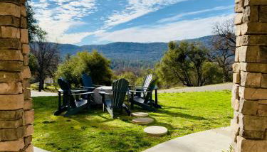 Heaven Heights - HotTub, Pet Friendly, EV Outlet, Pool Table, Game Room, BBQ, FirePit, Library - Photo 3, Garden, Garden view