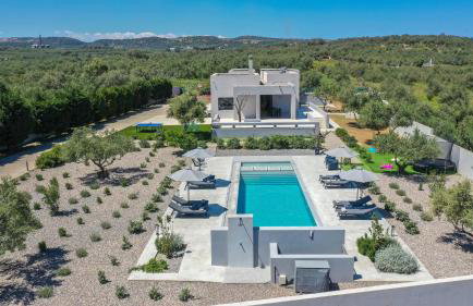 Nostra Terra Villa, 2-acre Secluded Nature Escape with Heated Pool, By ThinkVilla - Photo 25