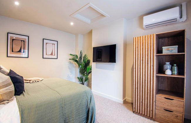 Thetford Hive - Photo 29