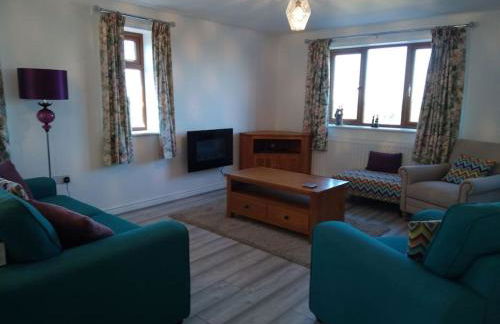 Staycation 3-bedroom home with panoramic views free off road parking - Foto 12