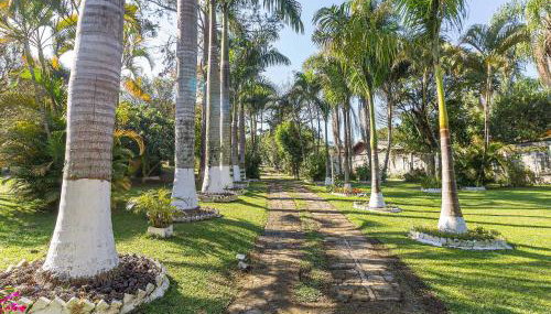 Piscina, jardim, área gourmet e vista arborizada - Foto 4