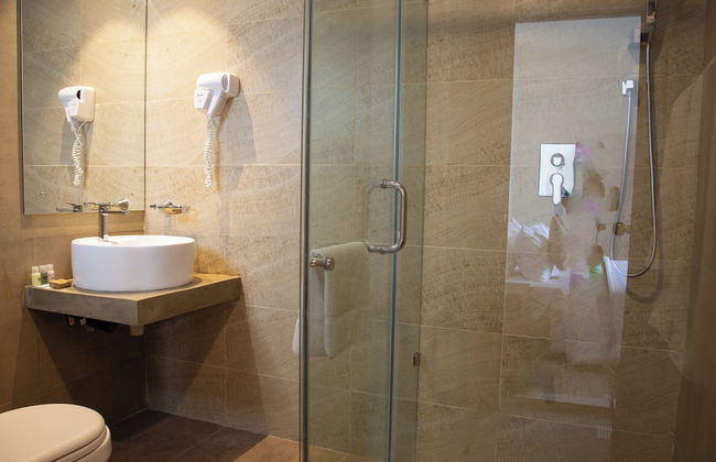 Marine Suites - Photo 67