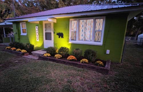 Kitchen, Laundry & Fenced Yard - Foto 18
