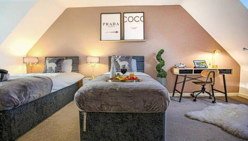 Stylish House with Smart TVs and Netflix, Fast Wifi, Free Parking and Garden by Yoko Property - Foto 2