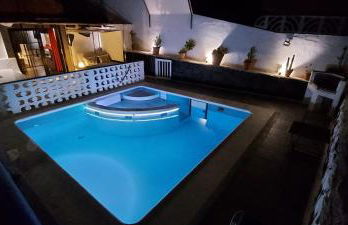 ALOELUX VILLA !! - Private Villa with POOL , jacuzzi, cinema, massage ,wonderful view, art desing villa - Photo 4