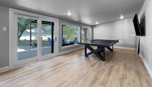 Lakefront Retreat with Sandy Beach! - Foto 3, Game Room