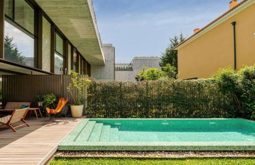 Grand Villa w/ Pool, Garden & Garage by HostWise - Foto 46