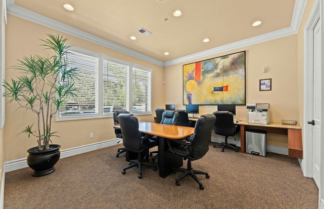 New Stylish 1BR Apt With Heated Pool Gym Yoga Studio - Foto 27