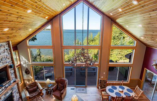 Spacious Leech Lake Home on 2 Private Acres, 200' of lake shore 15 Minutes to Walker with boat lift, dock, swimming, fire pit - Foto 3