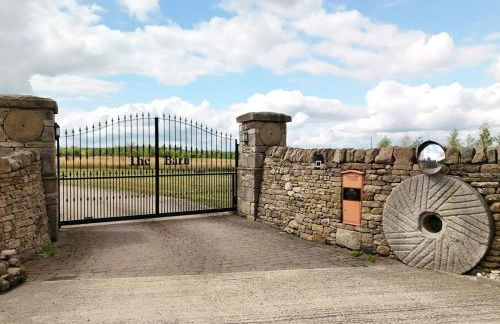 The Estate, Luxury Spacious Family Stay with 3 Hot Tubs, Scenic Views Sleeps 16 near Durham & Bishop Auckland - Foto 69