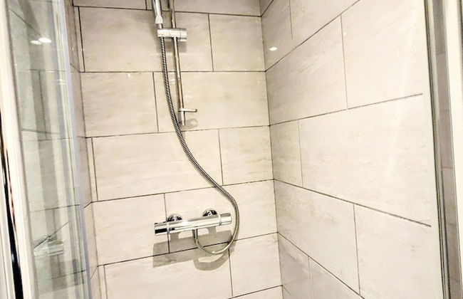 Large Modern House with Parking - Photo 69