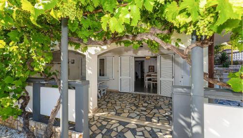 2 Bedroom Awesome Apartment In Rtina - Foto 2