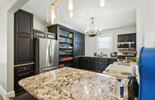 Stylish 4BR Getaway Sleeps 8 Prime Raleigh Location - Foto 7