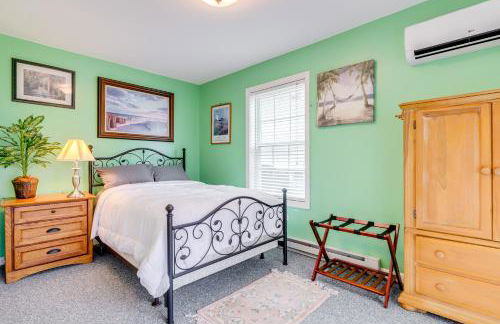 Walk to Eastern Point Beach Apt with Water View! - Foto 14