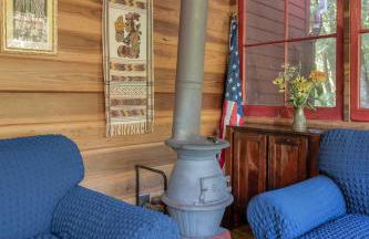 Cozy Riverfront Cabin Just Steps to the Russian River with Beach Access & Wood Stove - Foto 13