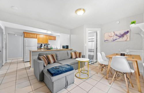 Little Italy Group Stay 4 TV's Pet Friendly - Foto 25