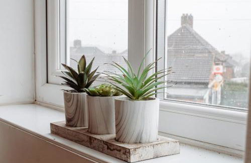 Spacious & Modern 8-Bed Home - Sleeps 13 - Parking - Foto 6