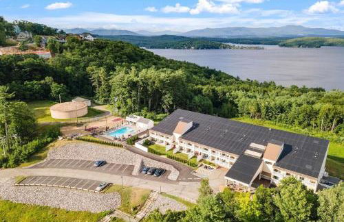 Cedar Lodge Condo with Loft and private balcony - Foto 1