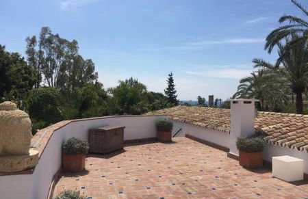 Villa with Heated Pool and Jacuzzi close to Puerto Banus and Beach - Photo 45