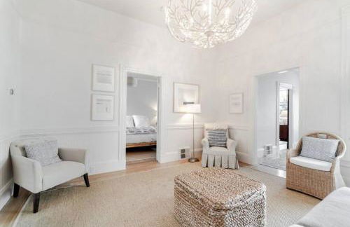 Charming Victorian Oasis with an Elegant and Spacious Haven - Foto 15