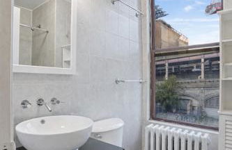 Warm and Welcoming 2BR in Upper East Side - Photo 8