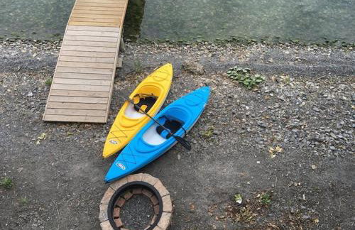 Waters Edge Lakefront with Kayaks Fire Pit and Dock - Foto 31