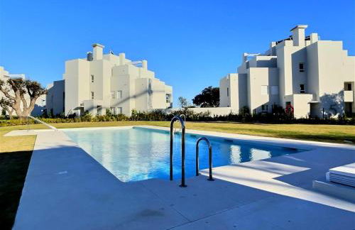 Experience Unrivalled Luxury at Emerald Greens Your Exclusive Retreat in the Heart of San Roque Club Resort - Foto 3