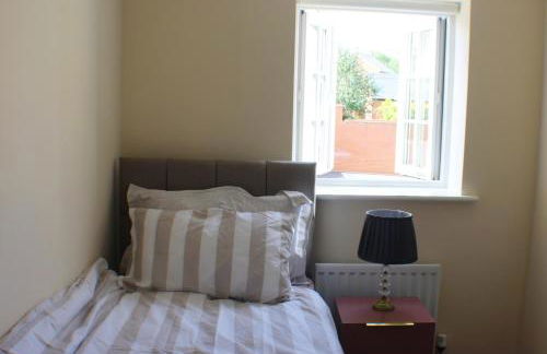 The Silverstone House. Comfort, Convenience and no hassle at the doorstep of Silverstone Race Circuit. - Photo 9