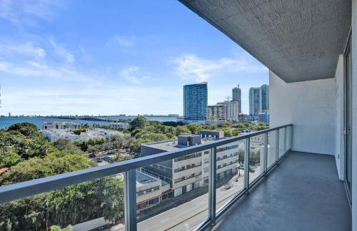 Luxury 2 Bedroom Corner Condo Walk to Design District, Infinity pool with Bay and City views, Gym, Free Parking Spot - Foto 28