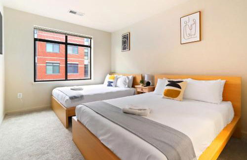 Comfort & Convenience in Trendy Crystal City Loft - Photo 11