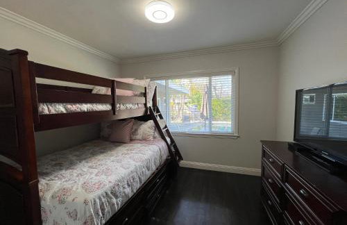 Gorgeous Pool Home 1/2 Mile Walk to Disney - Foto 10