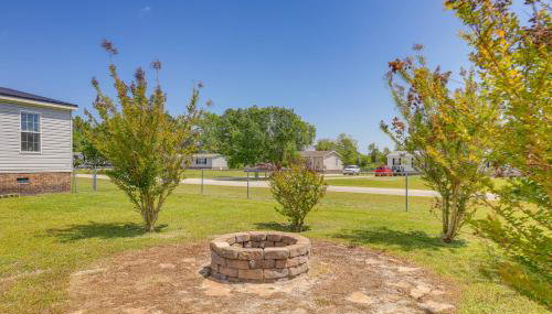 Family Home and Fire Pit and Deck, 11 Miles to Beach! - Foto 4