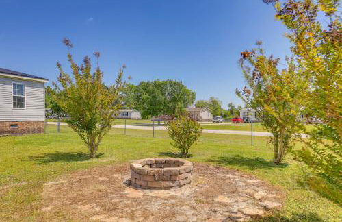 Family Home and Fire Pit and Deck, 11 Miles to Beach! - Foto 4
