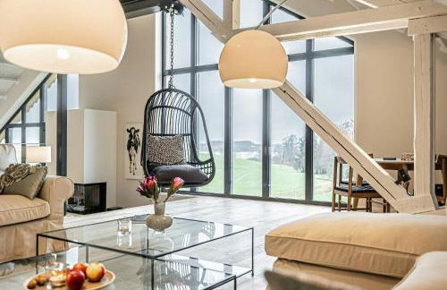 Traditional Architecture Meets Modern Design - Photo 7