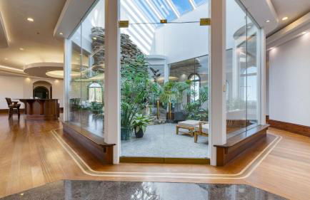 Bay Estate Luxe Waterfront Home w/ Private Pier, Main+guest House, Bay Views - Foto 8