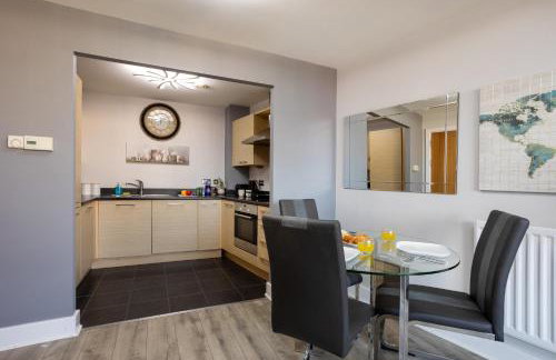 Vista Verde - Luxury City Penthouse 2BR - Sleeps up to 6 - Parking - Photo 24