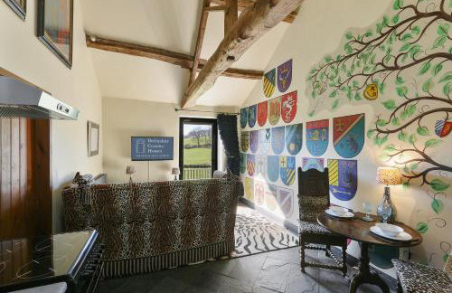 Romantic four poster Cottage private outdoor Hot Tub & Sauna at Harthill Hall plus private daily use of indoor pool and sauna 1 hour per day - Photo 3