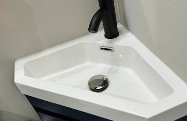 Modern Comfort in Historic East Baltimore Stylish 3BR Row Home - Photo 22