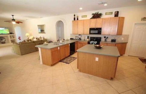 #440-Large 5 bed pool home with excellent privacy - Foto 13