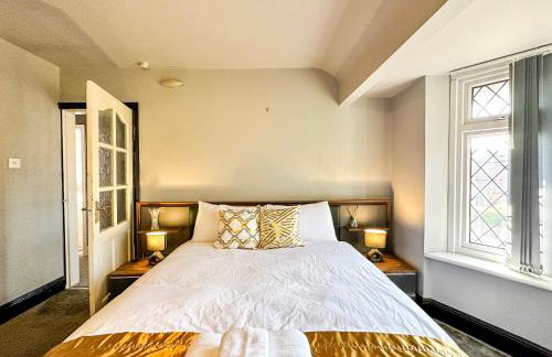 5BR Manchester Home Jacuzzi, Garden & Parking - Foto 19