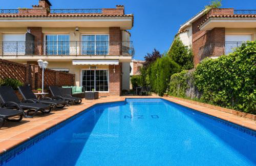 Casa con piscina en costa Barcelona - Foto 1
