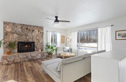 Serene Palmer Home Walk to Downtown and Riverfront! - Foto 1