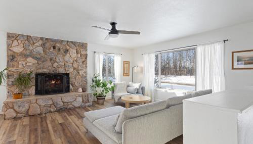 Serene Palmer Home Walk to Downtown and Riverfront! - Foto 1