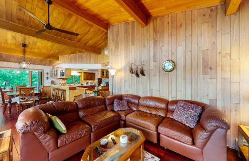 Lakefront Haven - Photo 8